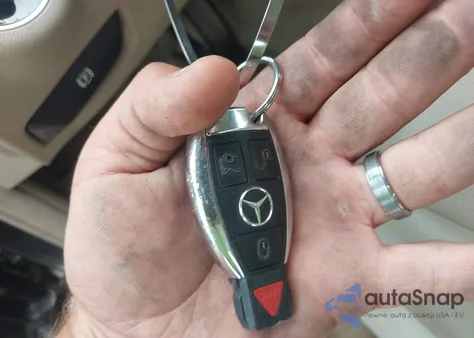 2013 Mercedes-Benz C 250 Luxury z USA, uszkodzony, nr VIN WDDGF4HB7DA785133